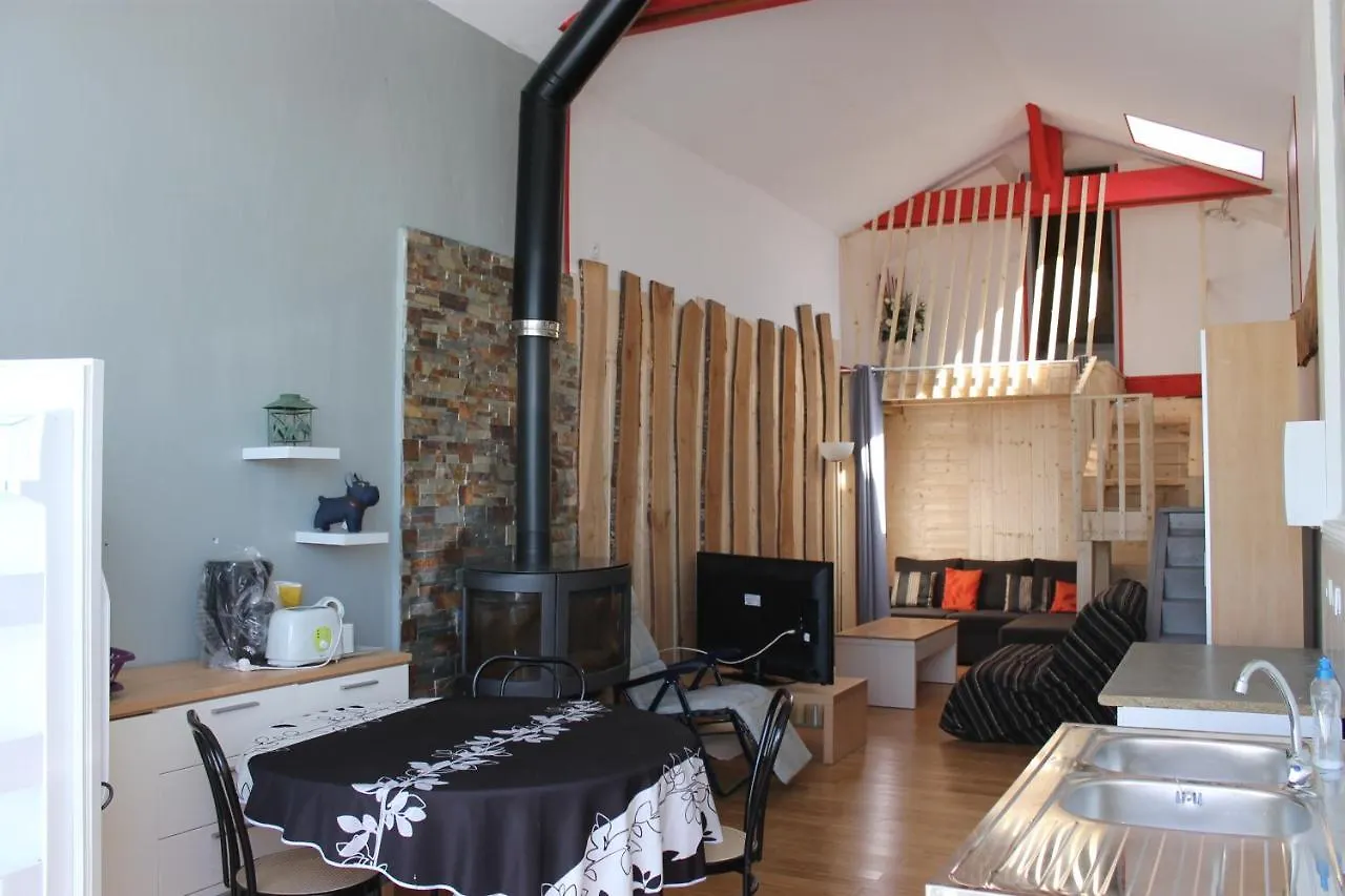Le Relais Des Planquettes Bed & Breakfast Saint-Etienne-Cantales